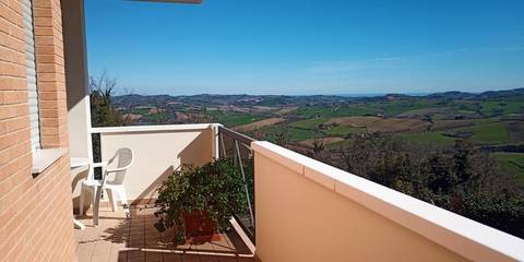 Gîte pour 4 personnes, avec vue ainsi que jardin et balcon dans Villagrande (Mombaroccio)