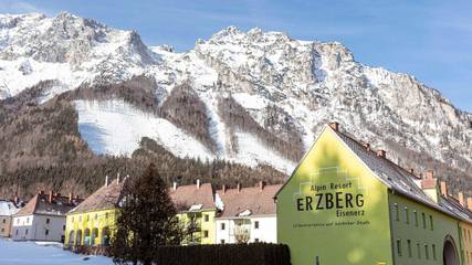 Ferienwohnung für 4 Personen, mit Balkon und Pool sowie Whirlpool in Eisenerz