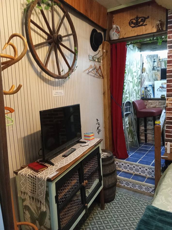 Gästezimmer „Room – Les loups bleus“ mit Klimaanlage in Rossillon in Rossillon, Belley