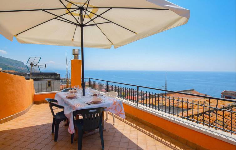 Apartamento frente al mar con terraza, cocina y aparcamiento - A 2,5 km de la playa in Cetraro, Provincia de Cosenza