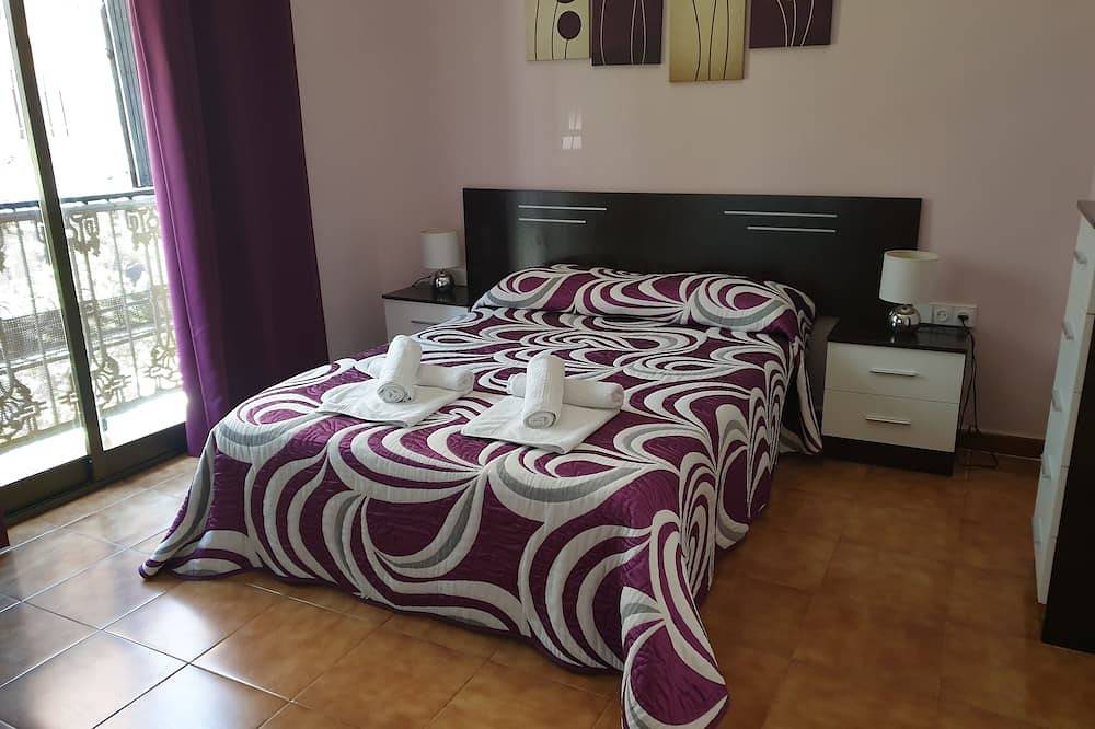 Apartamento entero, Piso amplio y céntrico con terraza, muy confortable ideal para familias. in Valencia City Centre, Valencia