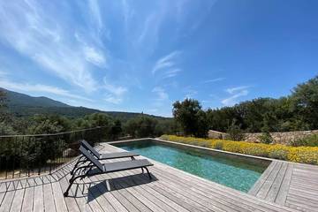 Villa pour 6 personnes, avec terrasse et jardin à Monticello