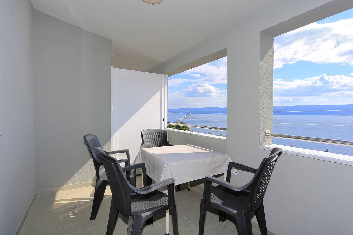Ganze Wohnung, 1-Zimmer-Ferienwohnung mit Terrasse und Meerblick Nemira, Omis A-17039-a in Omiš (Kroatische Adria), Omis