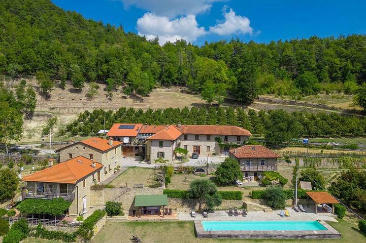 Appartamento per 8 persone, con piscina e giardino, con animali domestici in Cortemilia