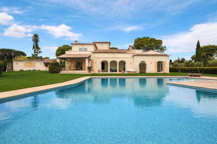 Villa per 10 persone, con terrazza e giardino a Antibes