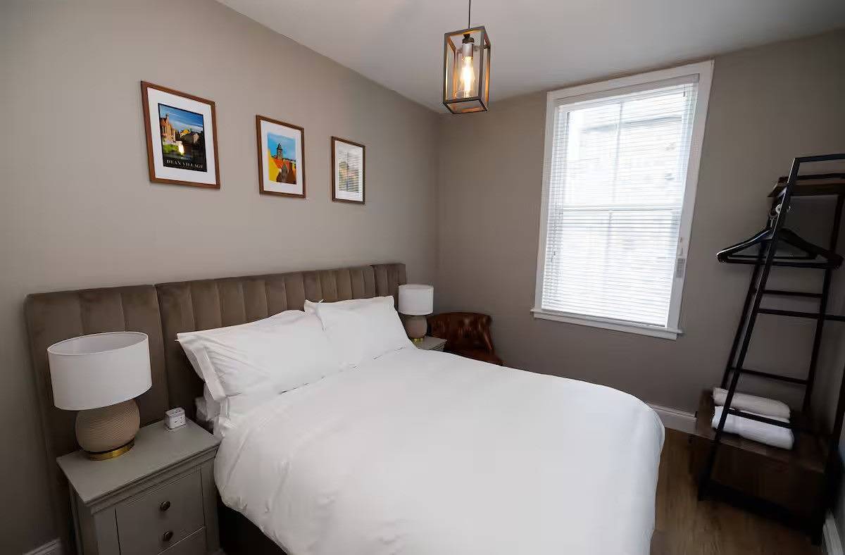 Entire holiday apartment, Stylish 1-Bed Apartment in the Heritage Quarter in Dunfermline, Fife region