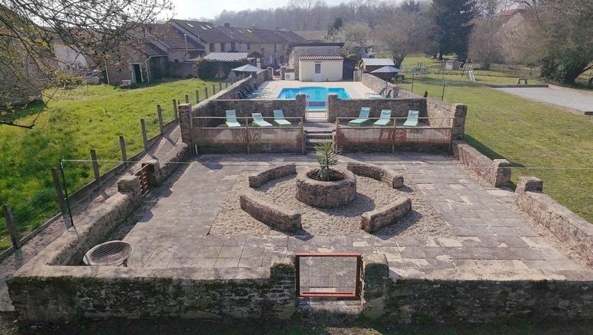 Location de vacances pour 12 personnes, avec jardin ainsi que piscine et vue sur le lac, animaux acceptés à Saint-Amand-Magnazeix - 4