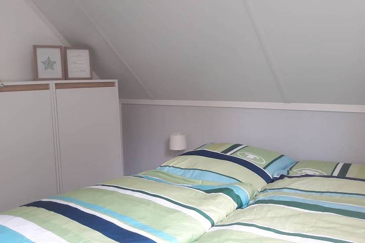 Modern furnished house for 6 people, right on the water - WiFi !! in Medemblik, Lake Ijssel