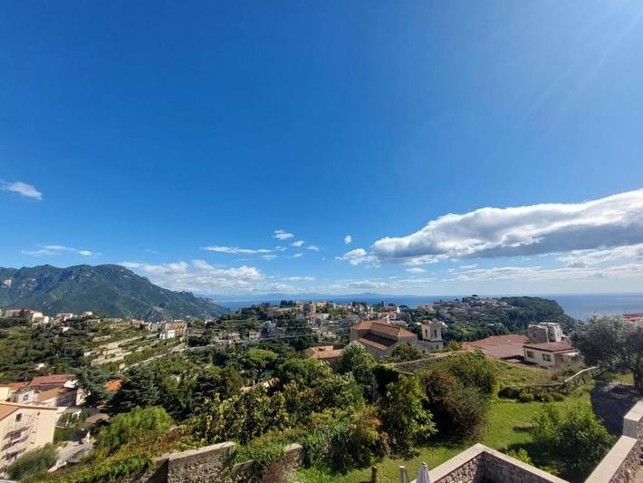 B&b, con Balcone e Terrazza nonché Idromassaggio e Giardino a Scala