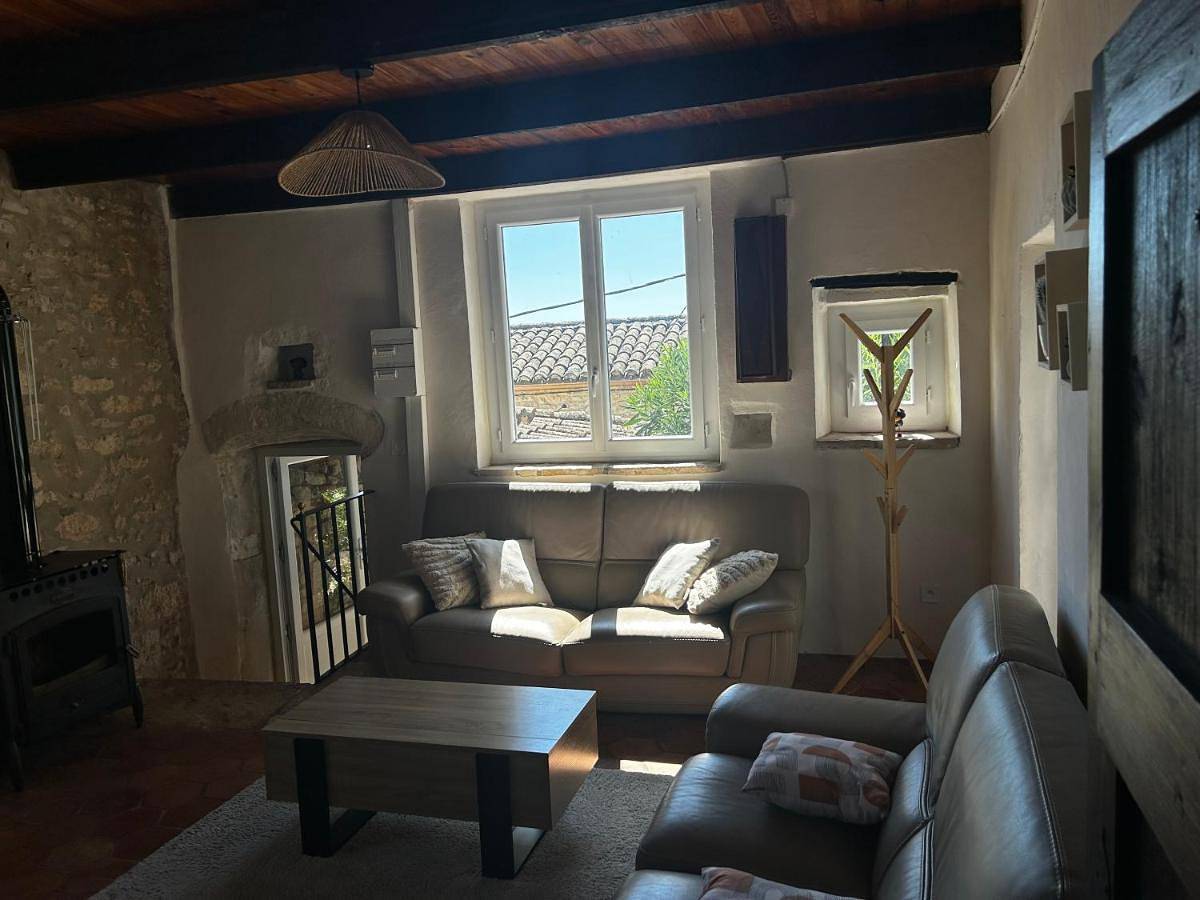 Maison de village atypique in Issirac, Région de Nîmes