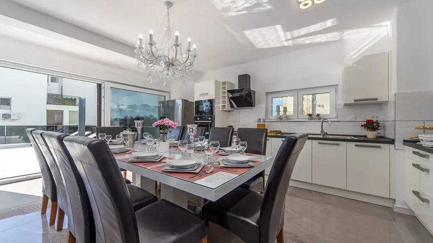Villa pour 11 personnes, avec piscine ainsi que sauna et terrasse à Šibenik - 4