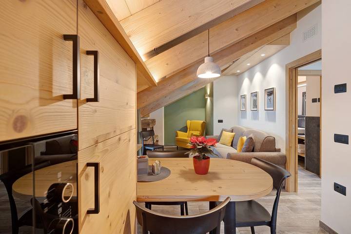 Apartamento entero, Apartamento "Gemma Rosina's Home" con vistas a la montaña, balcón y Wi-Fi in Livigno (Town), Livigno