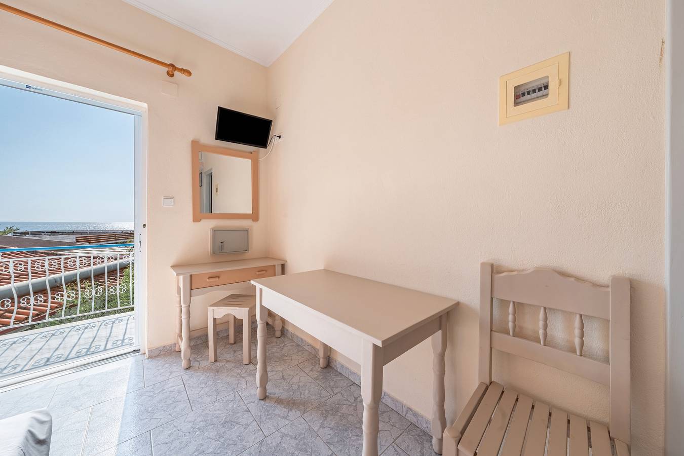 Apartamento 'Alex Bar 1' con vistas al mar, Wi-Fi y aire acondicionado in Playa de Sarakiniko, Unidad periférica de Préveza