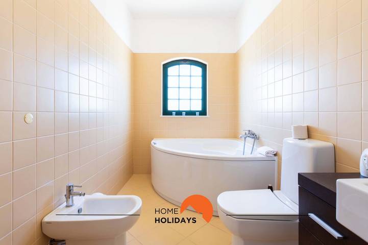 #146 Summer House | Pool & Balcony in Ferreiras, Distrito de Faro