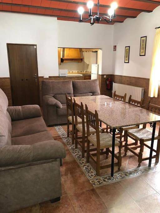 Casa rural para 8 personas, con terraza y jardín además de vistas y piscina, Se admiten mascotas en Pozo Alcón - 2