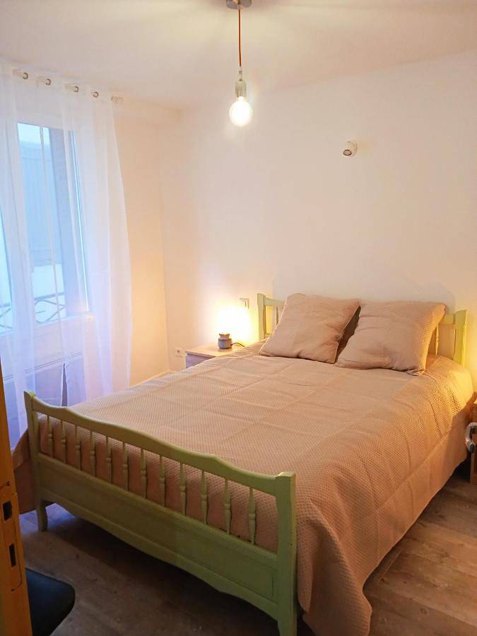 Gîte pour 6 personnes, avec terrasse et vue dans Bains Du Couloubret - 3