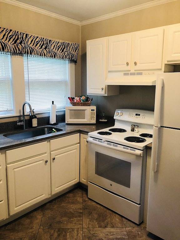 Cottage for 6 people, with pool and yard, with pets - 1