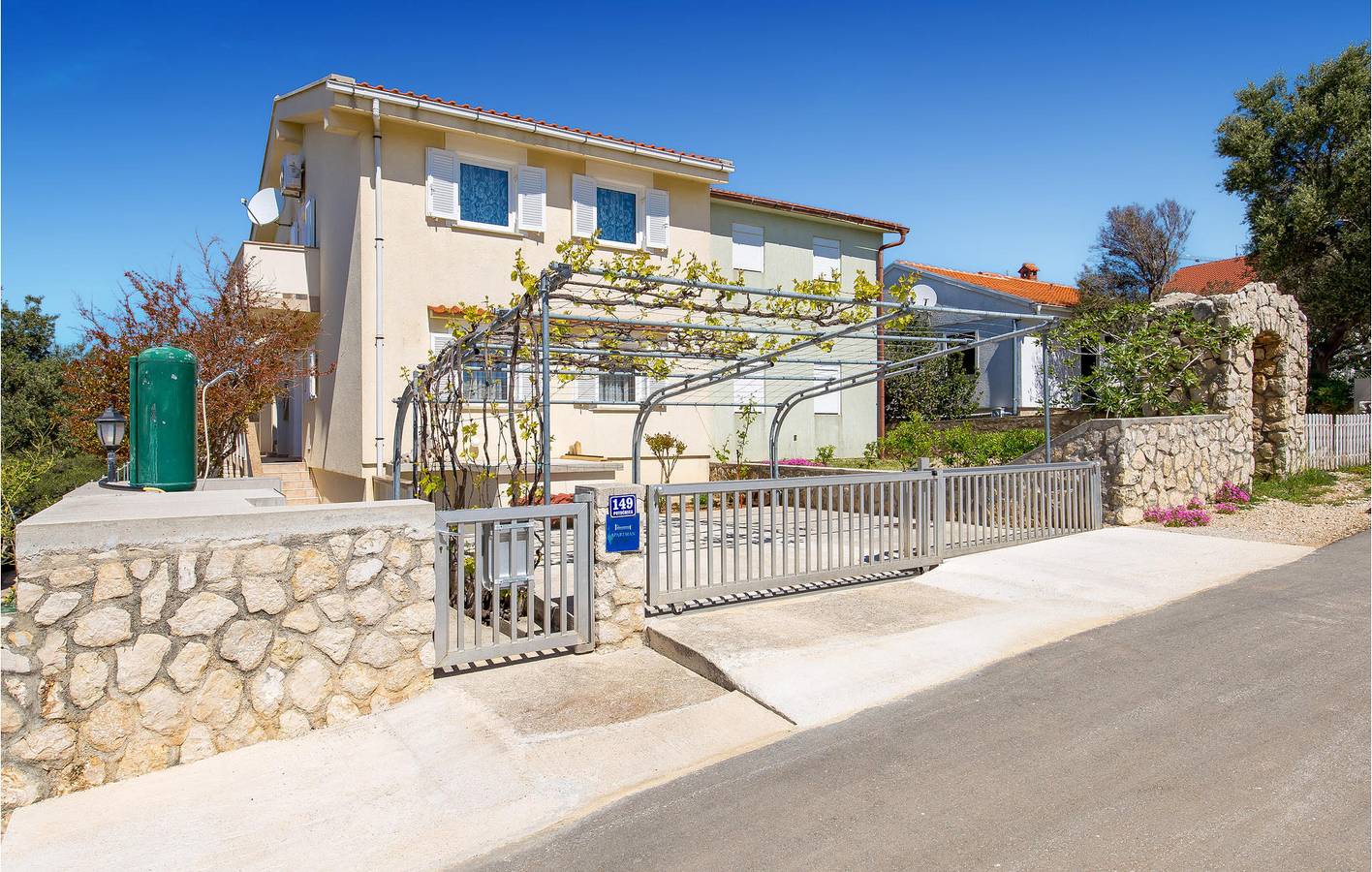 Entire holiday apartment, Holiday apartment for 4 people with terrace in Novalja, Pag Island
