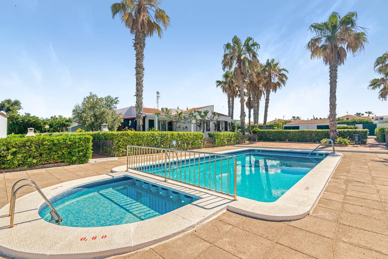 Casa de vacaciones 'Sa Calma House' con piscina compartida, terraza privada y aire acondicionado in Cap d'Artrutx, Ciudadela