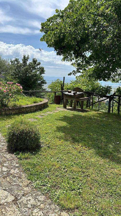 Agriturismo per 4 persone, con panorama e giardino in Cortona