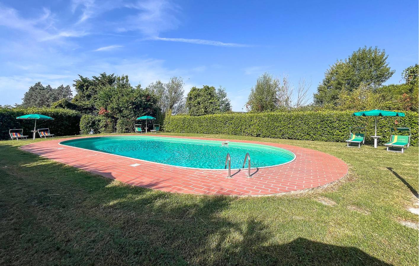 Appartamento intero, Appartamento di lusso con piscina, giardino e parcheggio a Tuoro sul Trasimeno in Tuoro sul Trasimeno, Lago Trasimeno