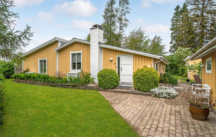 Ferieudlejning for 6 personer, med Terrasse og Have i Smidstrup
