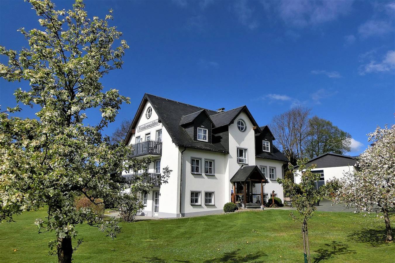 Gästehaus Frankenwaldhof - Fw Bachwiesenblick (oben) mit Balkon in Bad Steben, Landkreis Hof
