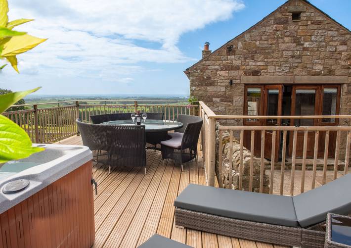 Cottage for 8 people, with Balcony and Garden as well as Pool in Kielder Forest Park