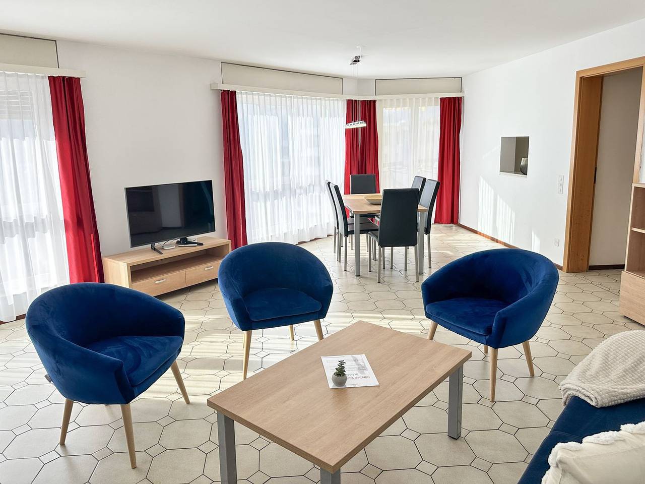 Ganze Wohnung, Zentrales Appartement an bester Lage, nahe dem See und Weitblick in Muralto, Tessiner Alpen