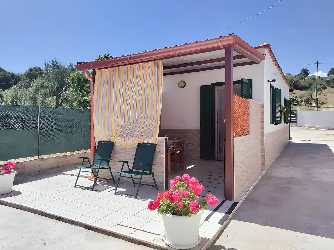 Casa vacanze 'Elvira Monolocale Deluxe' con terrazza privata, giardino in comune e aria condizionata in Molinella, Gargano