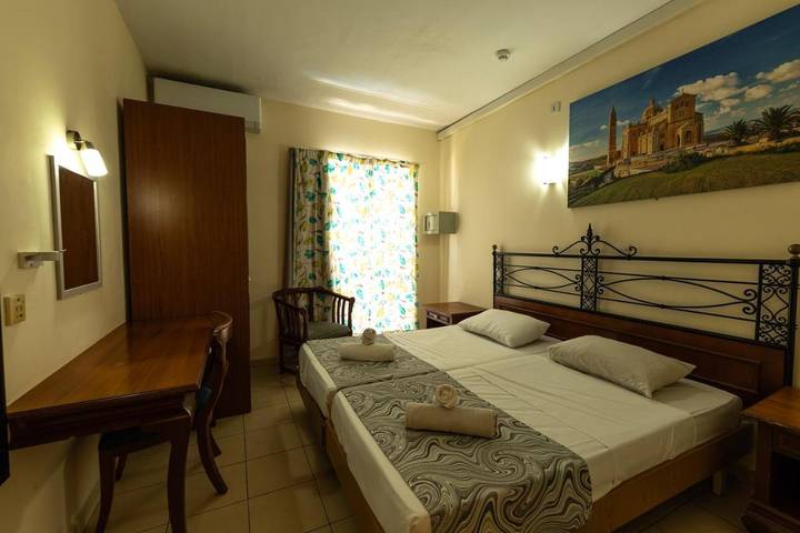 Appart’hôtel pour 4 personnes, avec terrasse ainsi que piscine et jacuzzi