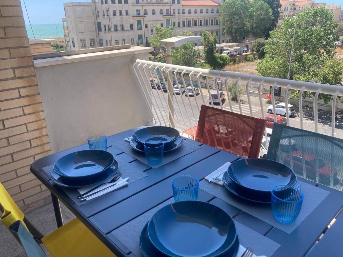 Appartamento intero, Two-Bedroom Apartment in Ostia, Roma