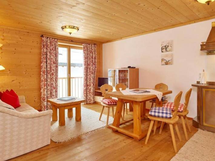 Ferienwohnung für 5 Personen, mit Ausblick und Terrasse, kinderfreundlich in Lech am Arlberg