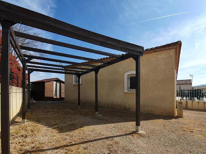 Location de vacances pour 5 personnes, avec terrasse ainsi que jardin et piscine à Aigues-Vives (Hérault) - 3