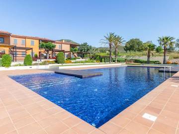 Gîte pour 4 personnes, avec jardin ainsi que terrasse et piscine, animaux acceptés dans Bonmont Terres Noves