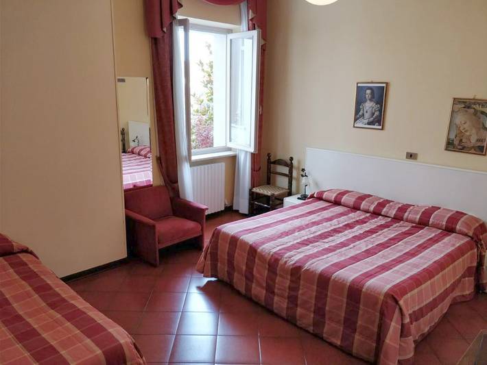 Hôtel pour 3 personnes, avec vue ainsi que piscine et terrasse à Barolo - 2