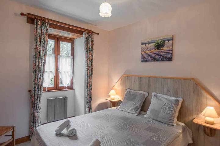 Location de vacances pour 6 personnes, avec terrasse ainsi que jardin et piscine à Prats-du-Périgord - 2