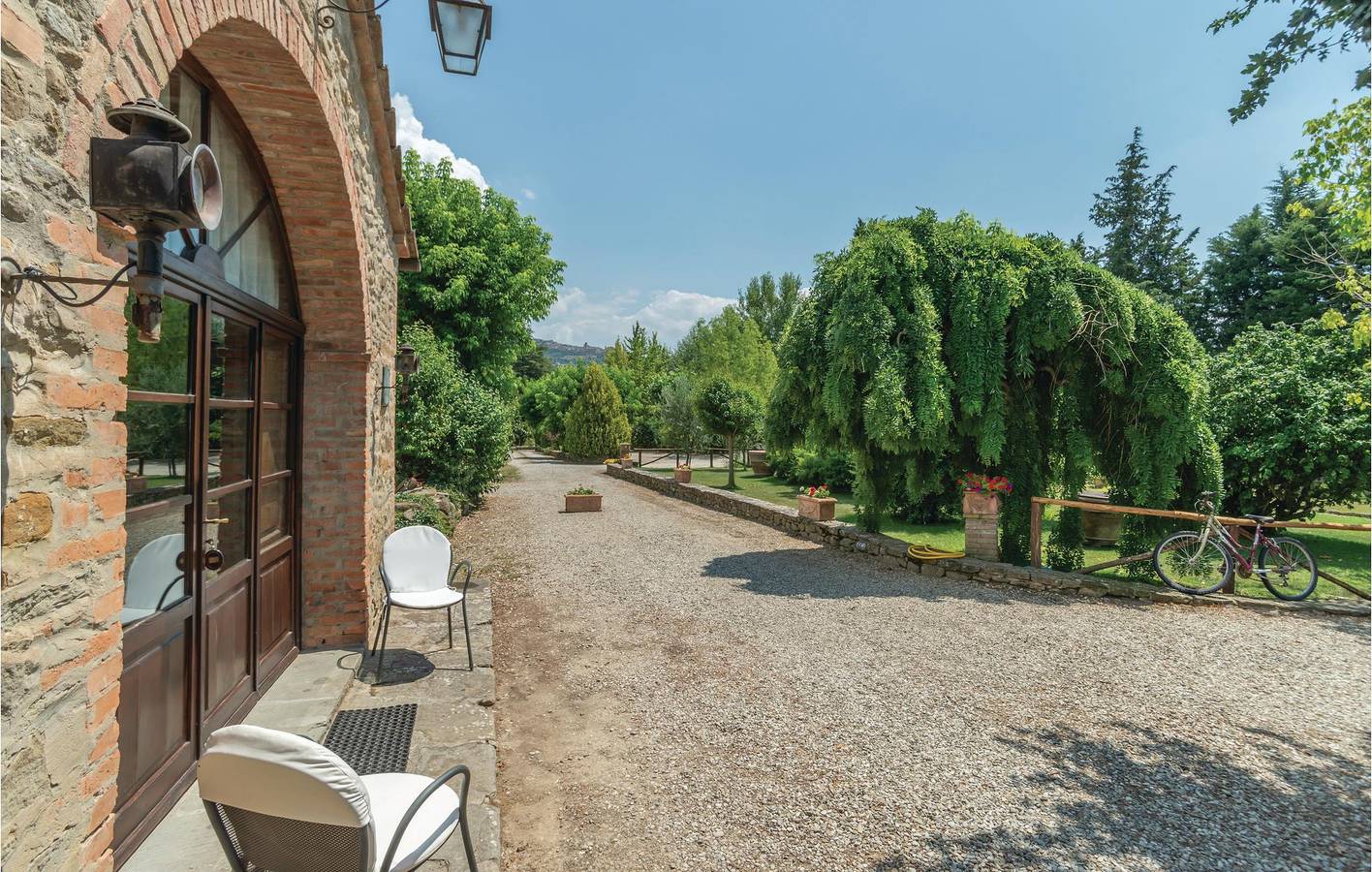 Geheel vakantieappartement, Appartement aan het zwembad bij Cortona en Cegliolo in Cegliolo, Provincie Arezzo