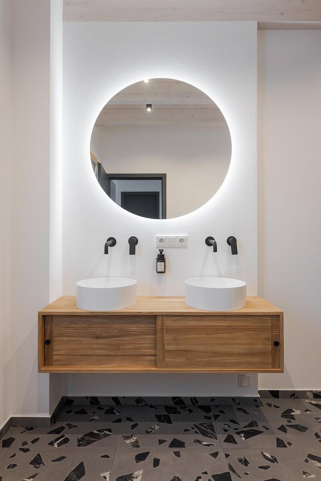 Ganze Ferienwohnung, Ferienhaus, Toilette und Bad/Dusche getrennt, 3 Sc in Enkirch, Bernkastel-Kues & Umgebung