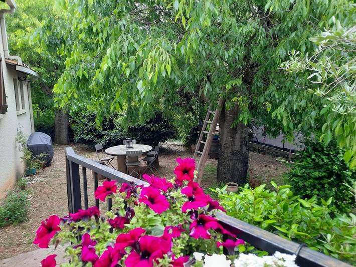 Location de vacances pour 6 personnes, avec Balcon et Terrasse ainsi que Jardin et Vue à La Boissière