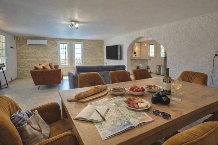 Gîte pour 8 personnes, avec jardin et piscine à Bezouce - 3