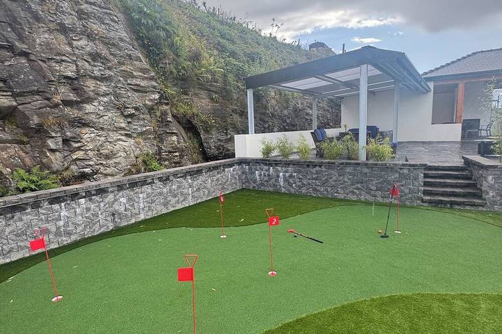 Holiday rental for 6 people, with balcony and garden as well as hot tub in Inishowen
