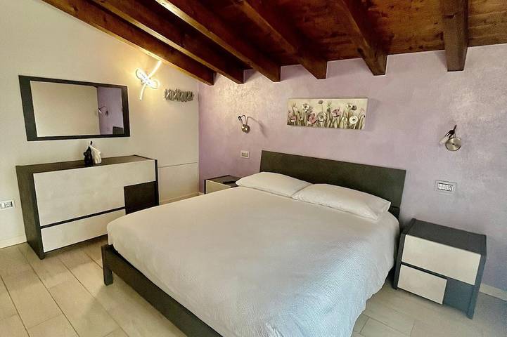 Appartamento intero, Rilassati e ricaricati in quest'oasi di quiete ed eleganza. in Lovere, Lago d'Iseo