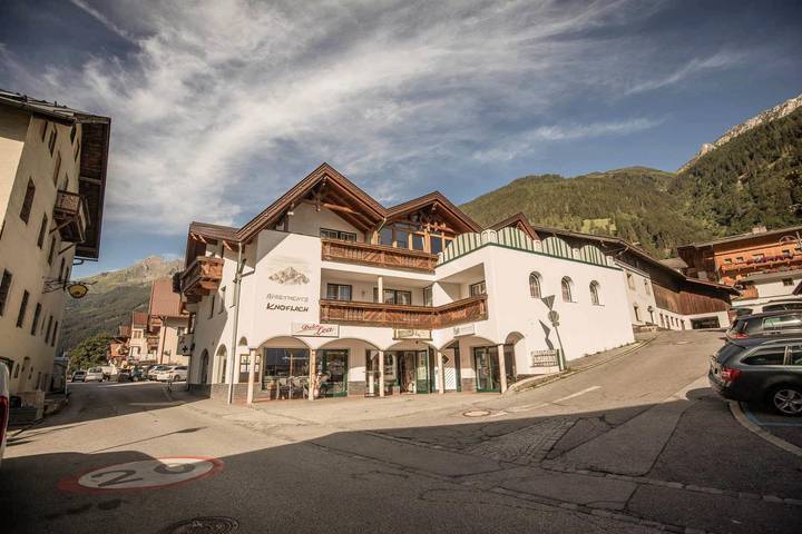 Ferienwohnung für 4 Personen, mit Balkon und Balkon/Terrasse sowie Terrasse im Stubaital