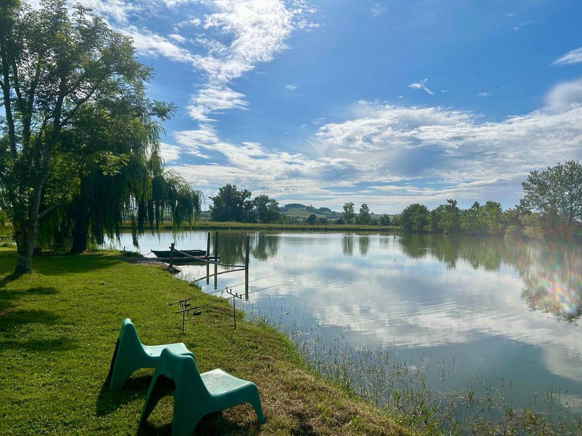 Ferme rénovée 6 chambres, vue sur lac et piscine in Castet-Arrouy, Gers