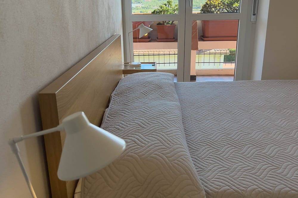 Ganze Wohnung, Neue Panoramawohnung in Diano Castello in Diano Castello, Riviera di Ponente