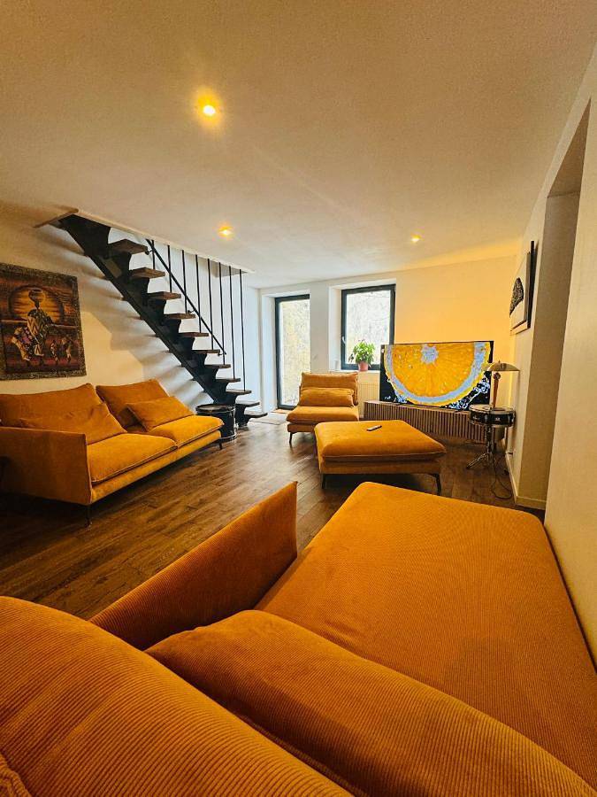 Location de vacances pour 8 personnes, avec jardin à Brénod