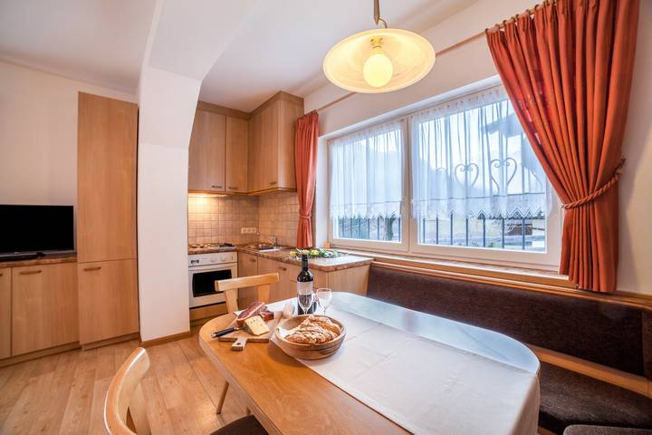 Ganze Wohnung, Ferienwohnung 'Residenz Pichler 6' mit Bergblick, Terrasse & Wlan in Stubaier Alpen, St. Leonhard in Passeier