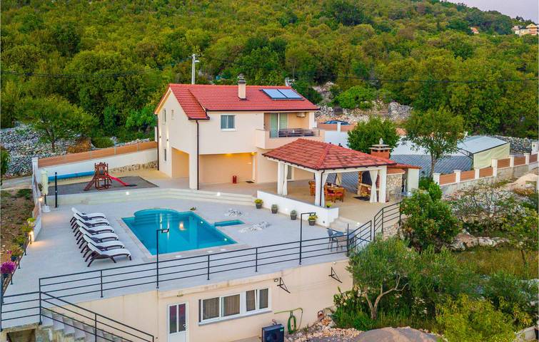 Ferienhaus für 8 Personen, mit Terrasse und Pool - 1