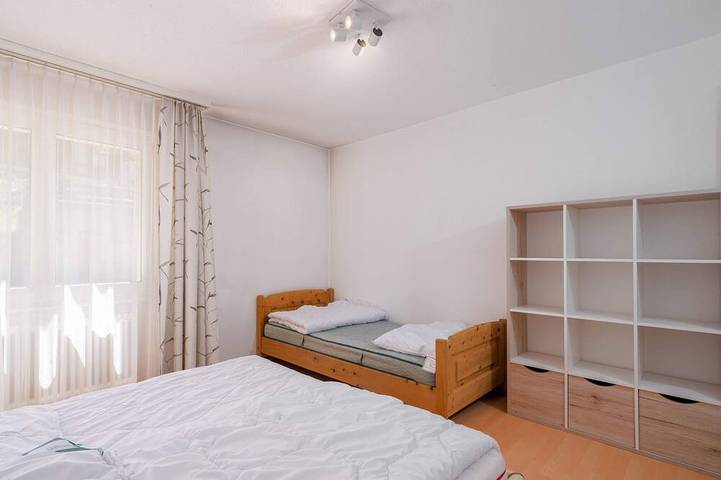 Ganze Wohnung, Helle 2-Zimmer in Davos mit Parkplatz und Balkon in Davos Platz 1, Davos